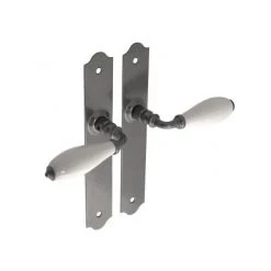 OUVRE&DECO Poignée De Porte Intérieure Rustique En Style Fer Forgé Patiné Et Porcelaine Beige Sur Plaque BdC Entraxe 195 Mm, RUSTICA